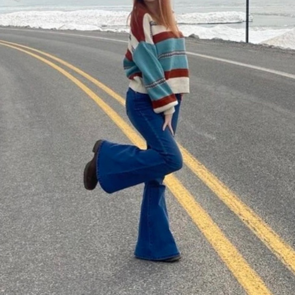 βCalderβ Color Block Drop Shoulder Sweater - Picture 10 of 11